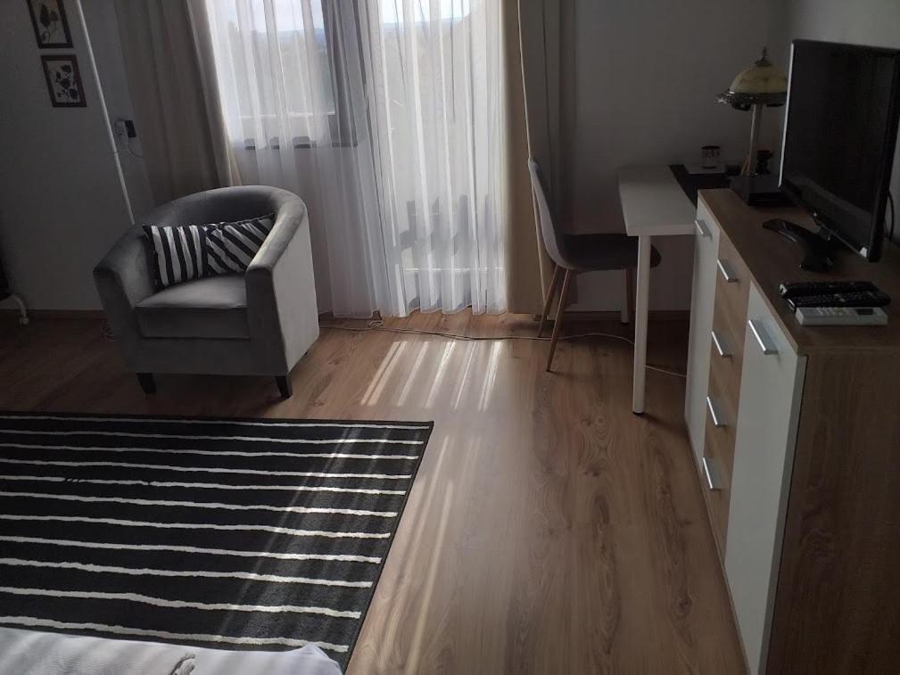 Art Inn Apartmanhaz Balaton-เจเนชดิแอช ภายนอก รูปภาพ
