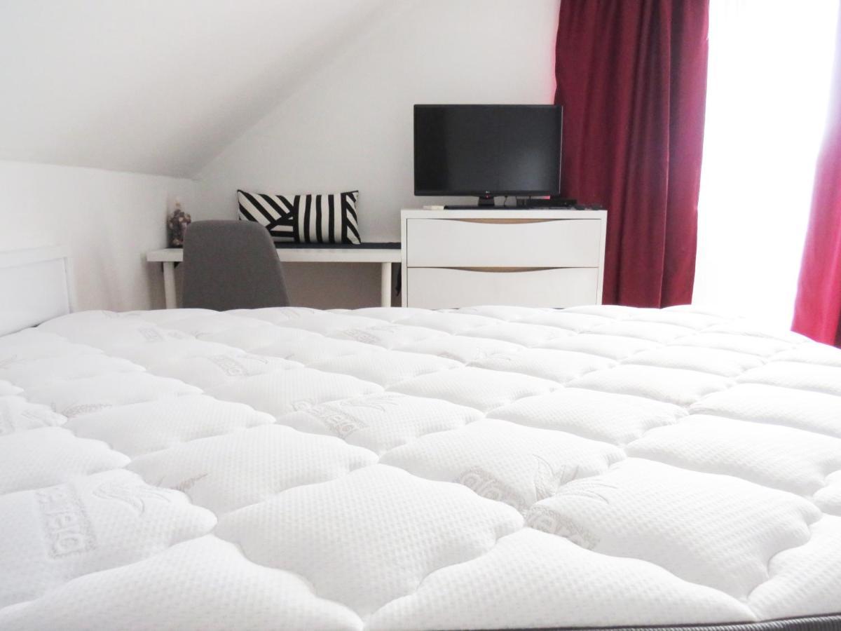 Art Inn Apartmanhaz Balaton-เจเนชดิแอช ภายนอก รูปภาพ