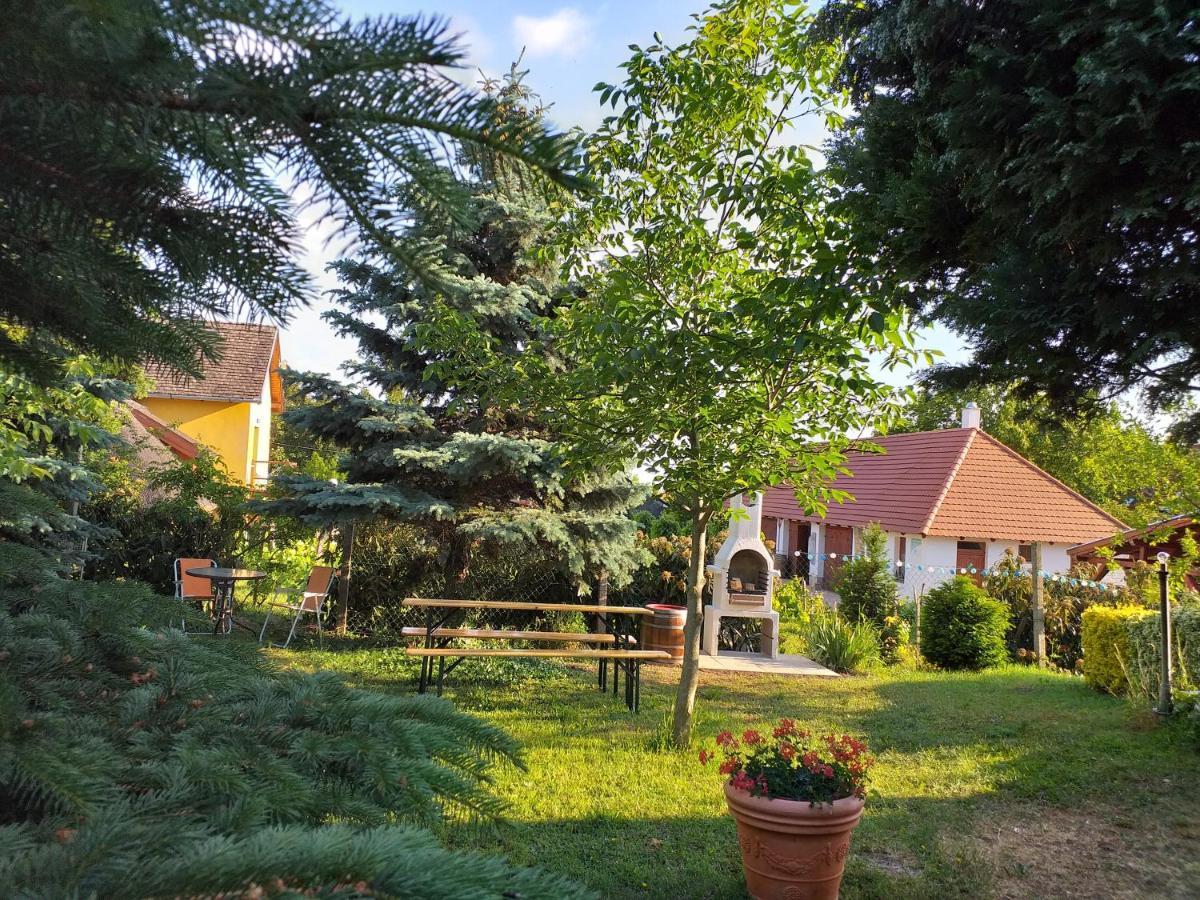 Art Inn Apartmanhaz Balaton-เจเนชดิแอช ภายนอก รูปภาพ