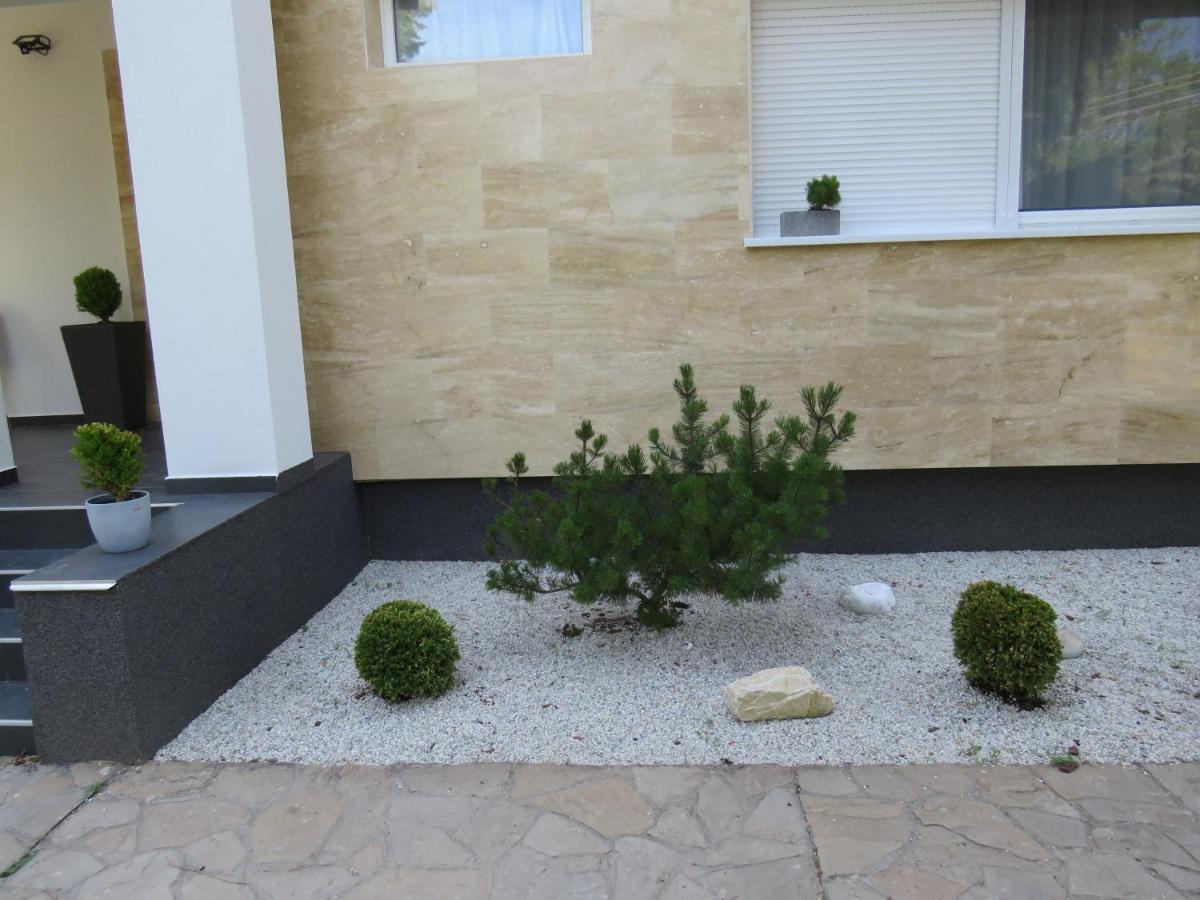 Art Inn Apartmanhaz Balaton-เจเนชดิแอช ภายนอก รูปภาพ