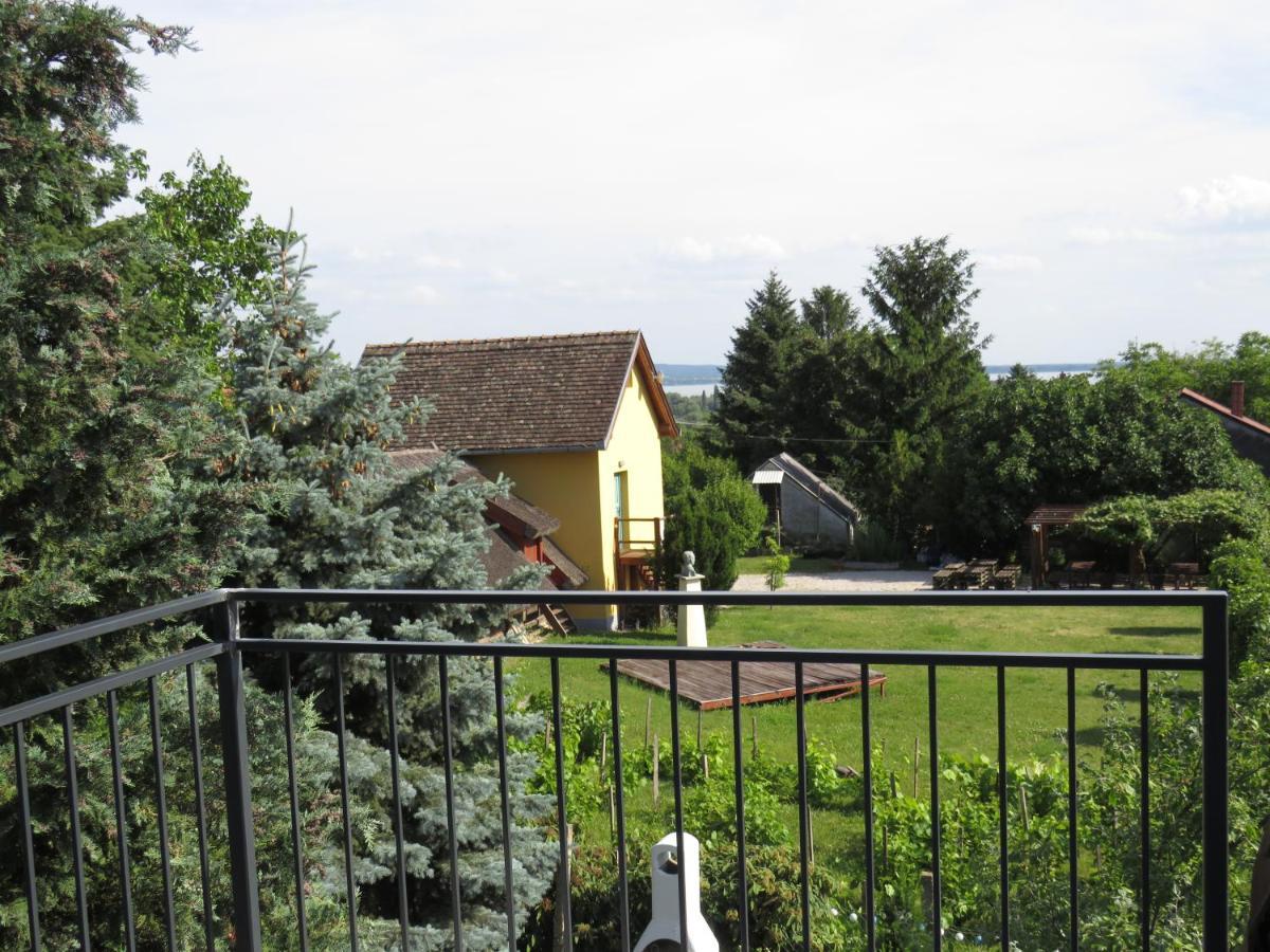 Art Inn Apartmanhaz Balaton-เจเนชดิแอช ภายนอก รูปภาพ