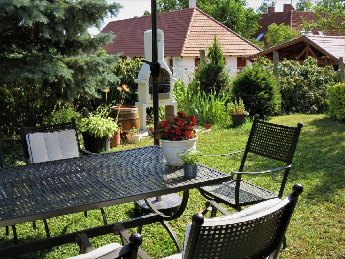Art Inn Apartmanhaz Balaton-เจเนชดิแอช ภายนอก รูปภาพ