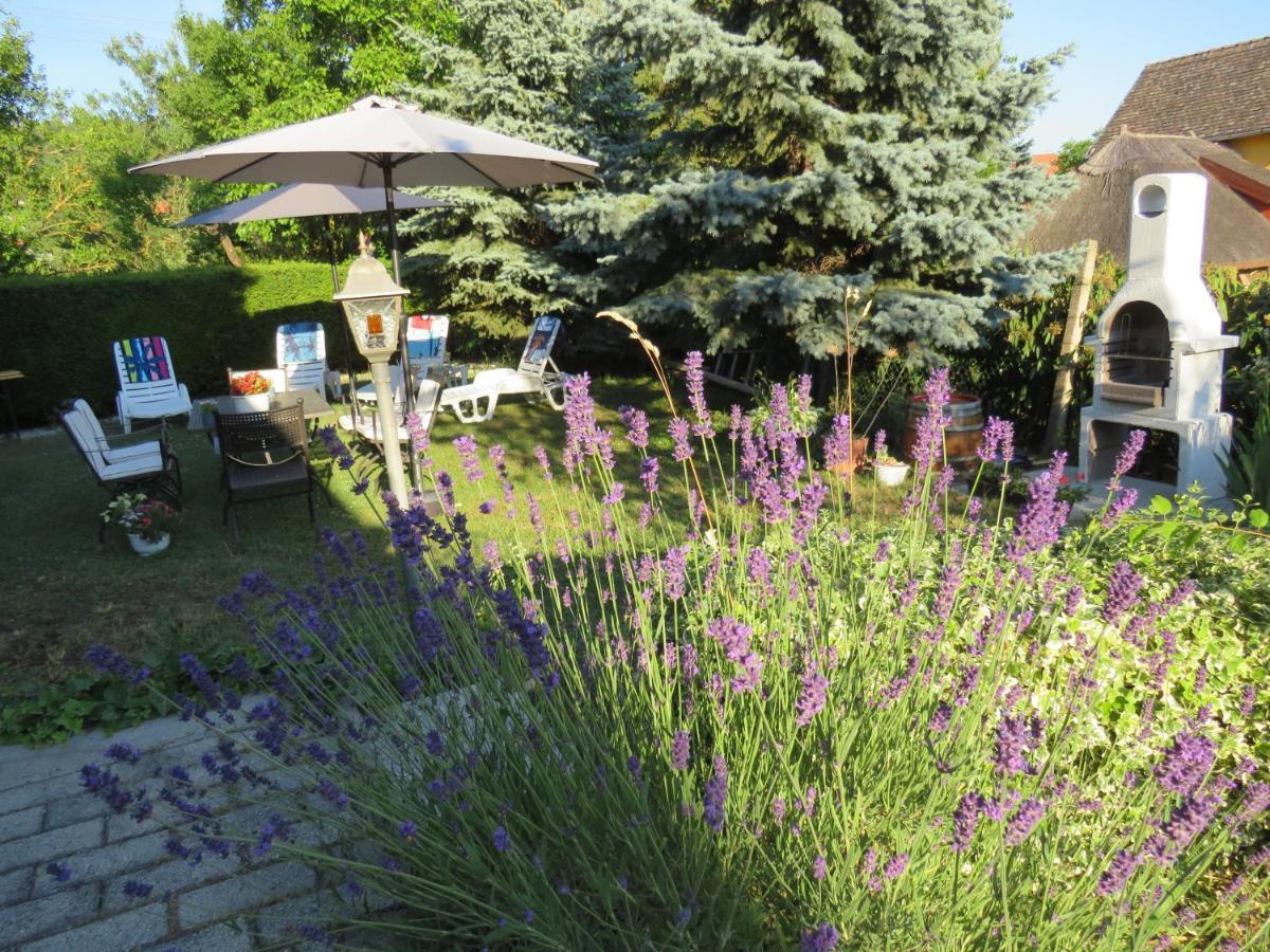 Art Inn Apartmanhaz Balaton-เจเนชดิแอช ภายนอก รูปภาพ