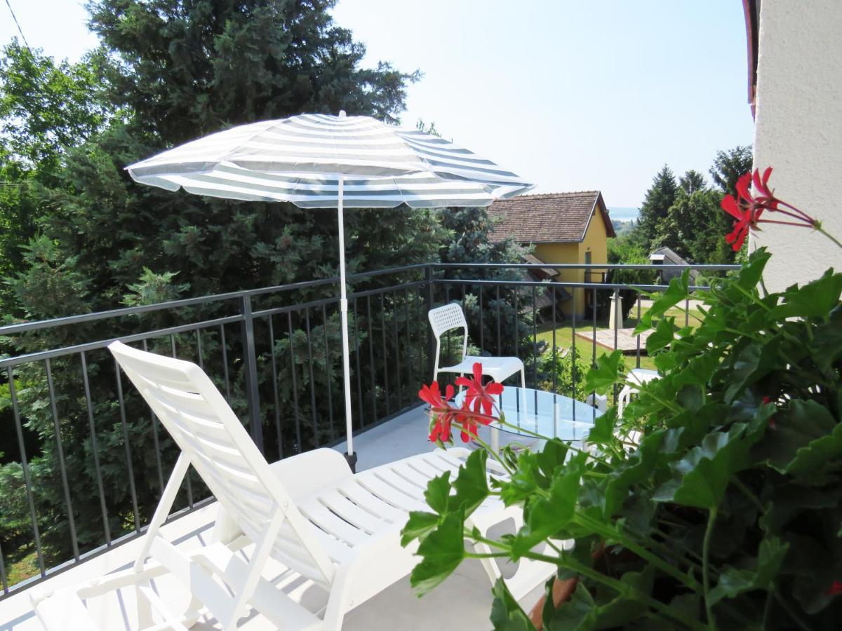 Art Inn Apartmanhaz Balaton-เจเนชดิแอช ภายนอก รูปภาพ
