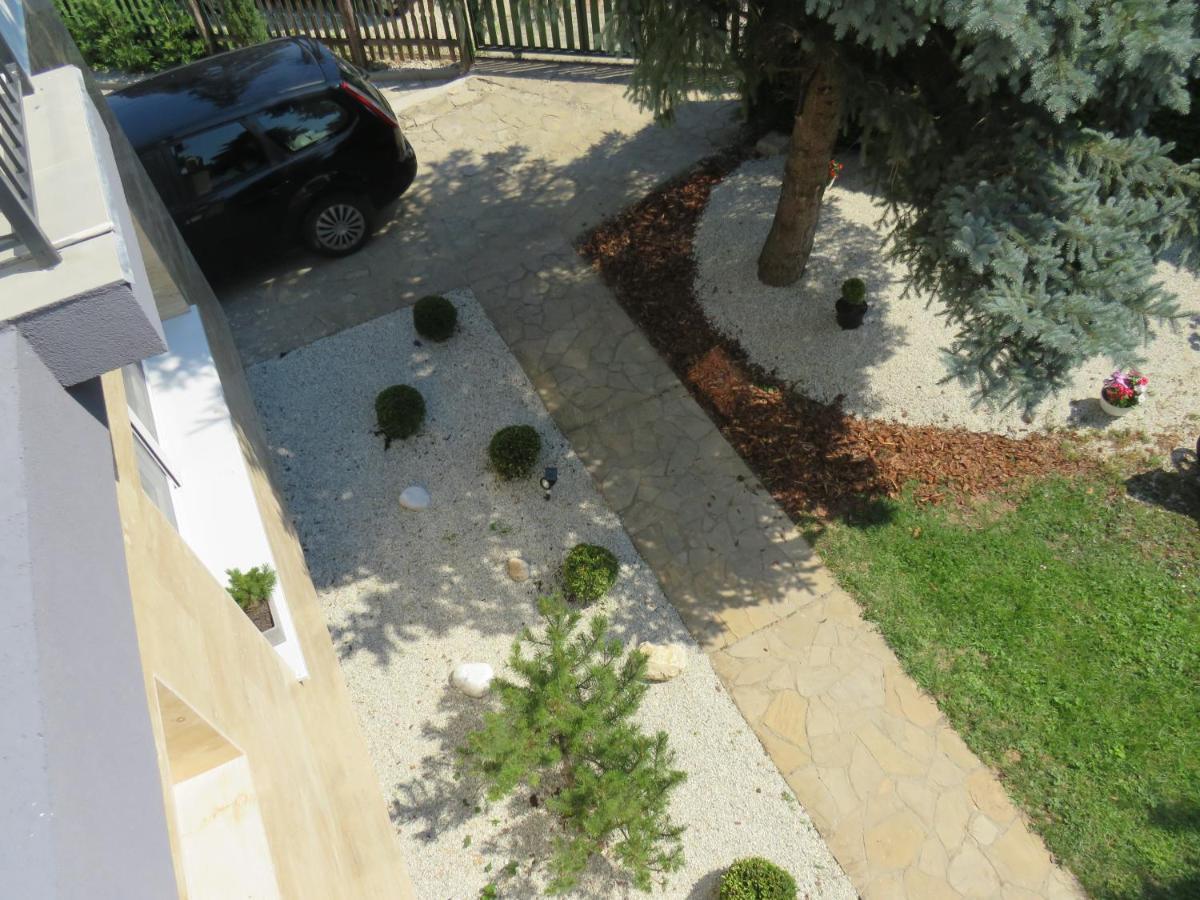 Art Inn Apartmanhaz Balaton-เจเนชดิแอช ภายนอก รูปภาพ
