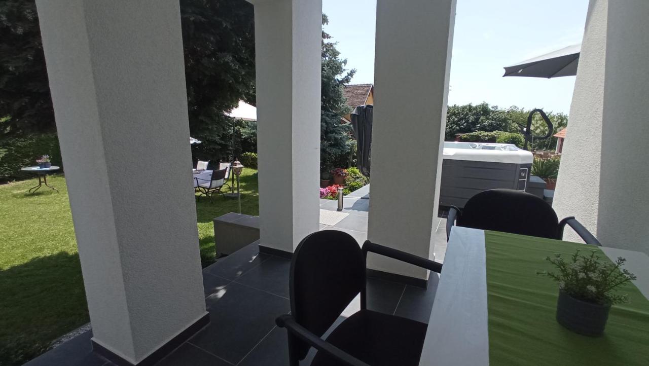 Art Inn Apartmanhaz Balaton-เจเนชดิแอช ภายนอก รูปภาพ