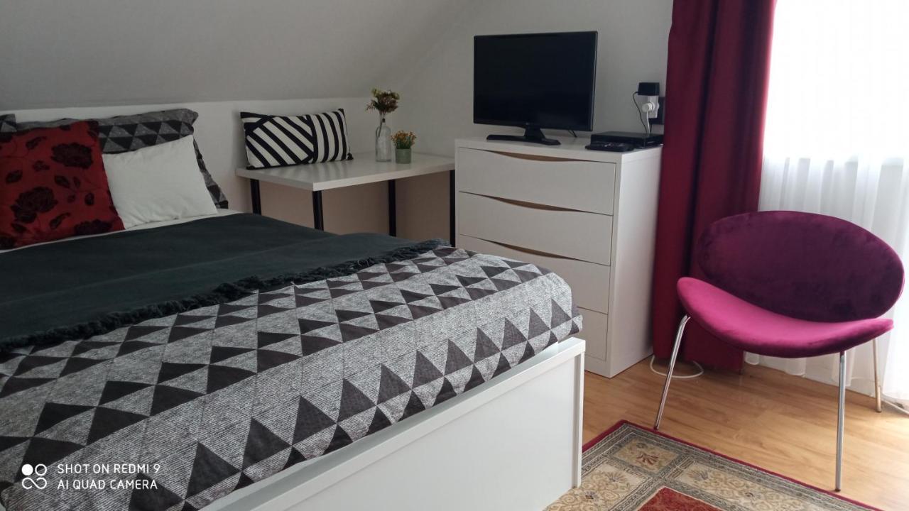 Art Inn Apartmanhaz Balaton-เจเนชดิแอช ภายนอก รูปภาพ