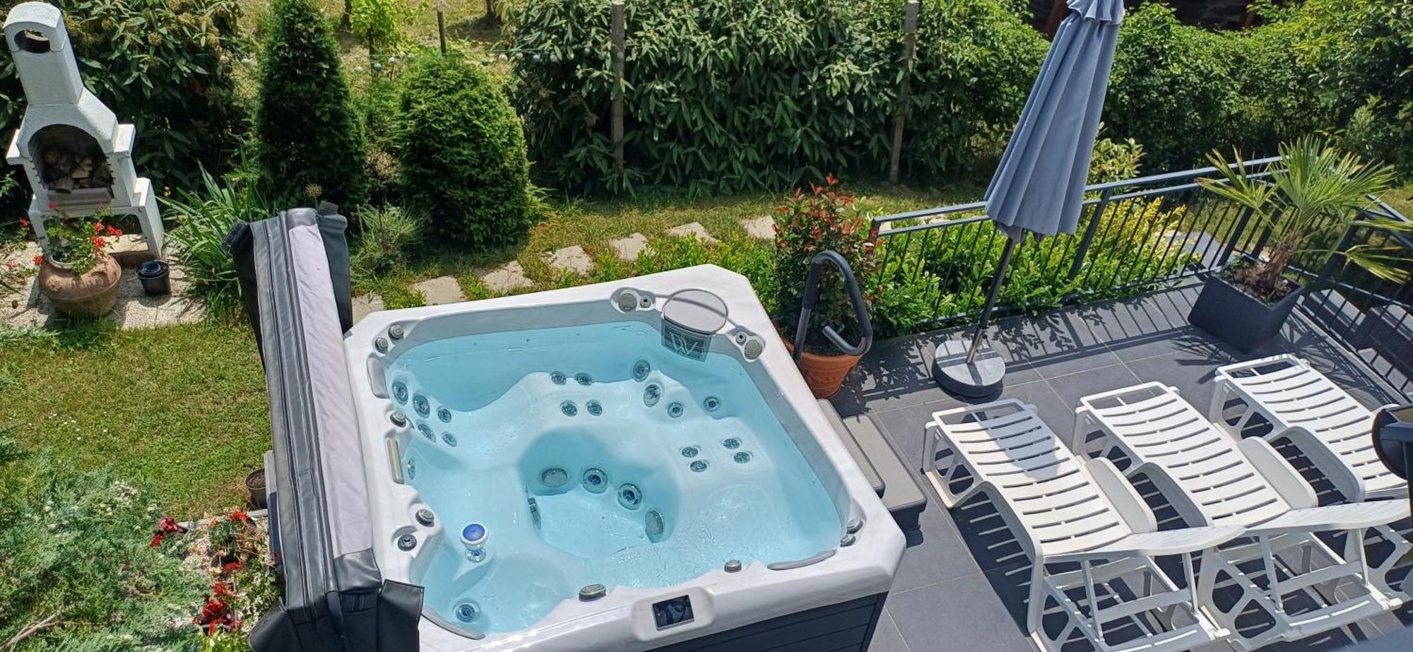 Art Inn Apartmanhaz Balaton-เจเนชดิแอช ภายนอก รูปภาพ